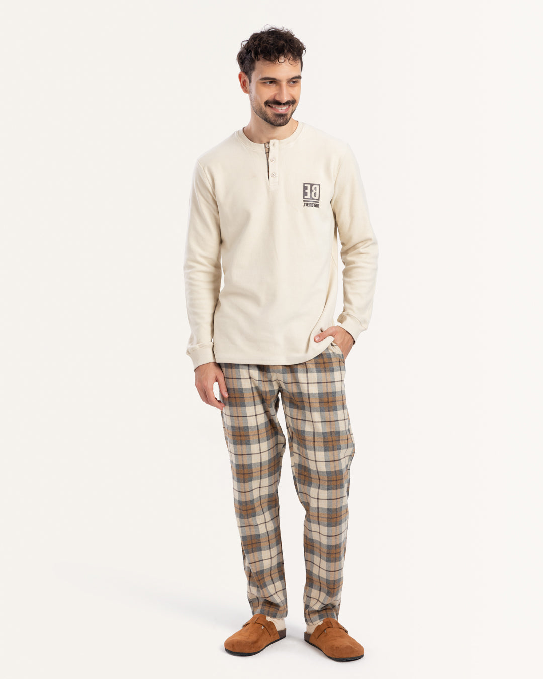 بيجاما بنطلون كاروهات كن مختلف