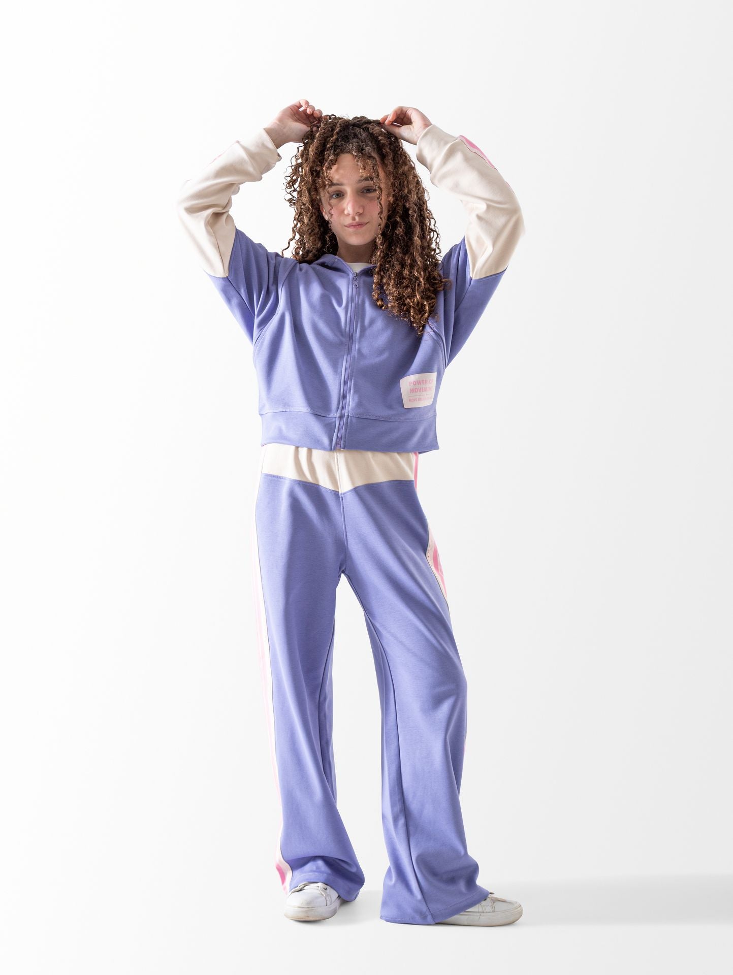 طقم جونيور بناتى خريفى قوه الحركه