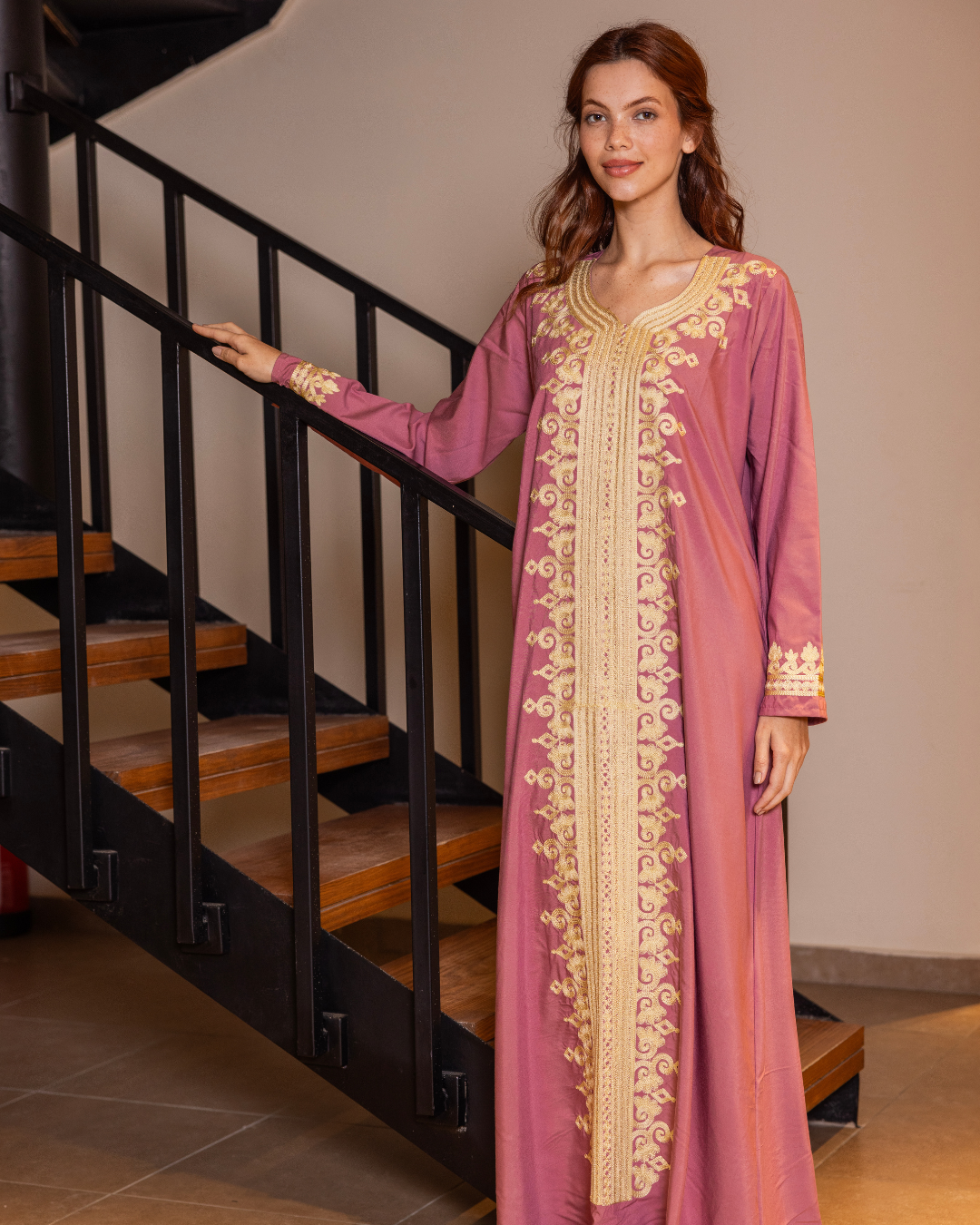 قميص داكرون سادة بكم مطرز بالطول 10