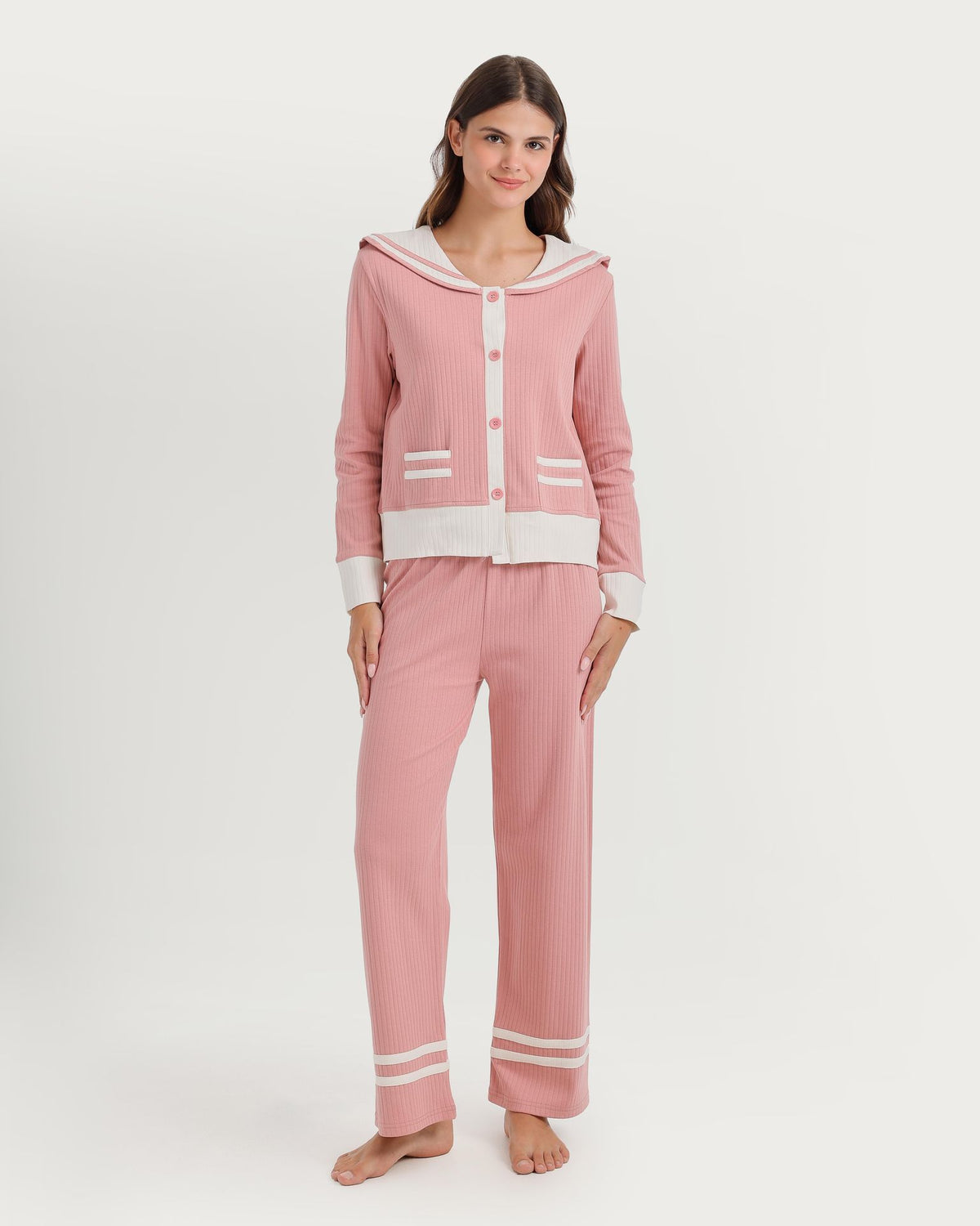 Women's pajamas on their boutons
