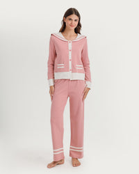 Women's pajamas on their boutons