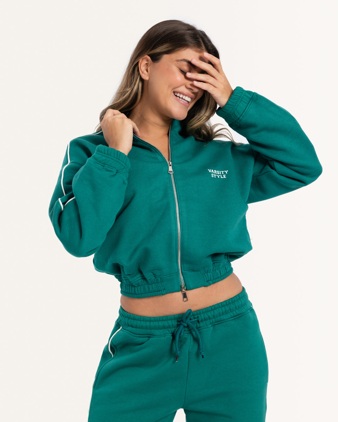 طقم حريمي رياضي كولة عالية