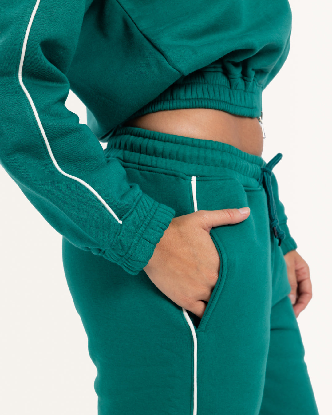 طقم حريمي رياضي كولة عالية