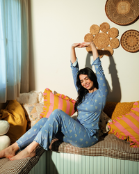 بيجاما حريمي بكم و بنطلون مطبوع ورود هندسيه صغيره