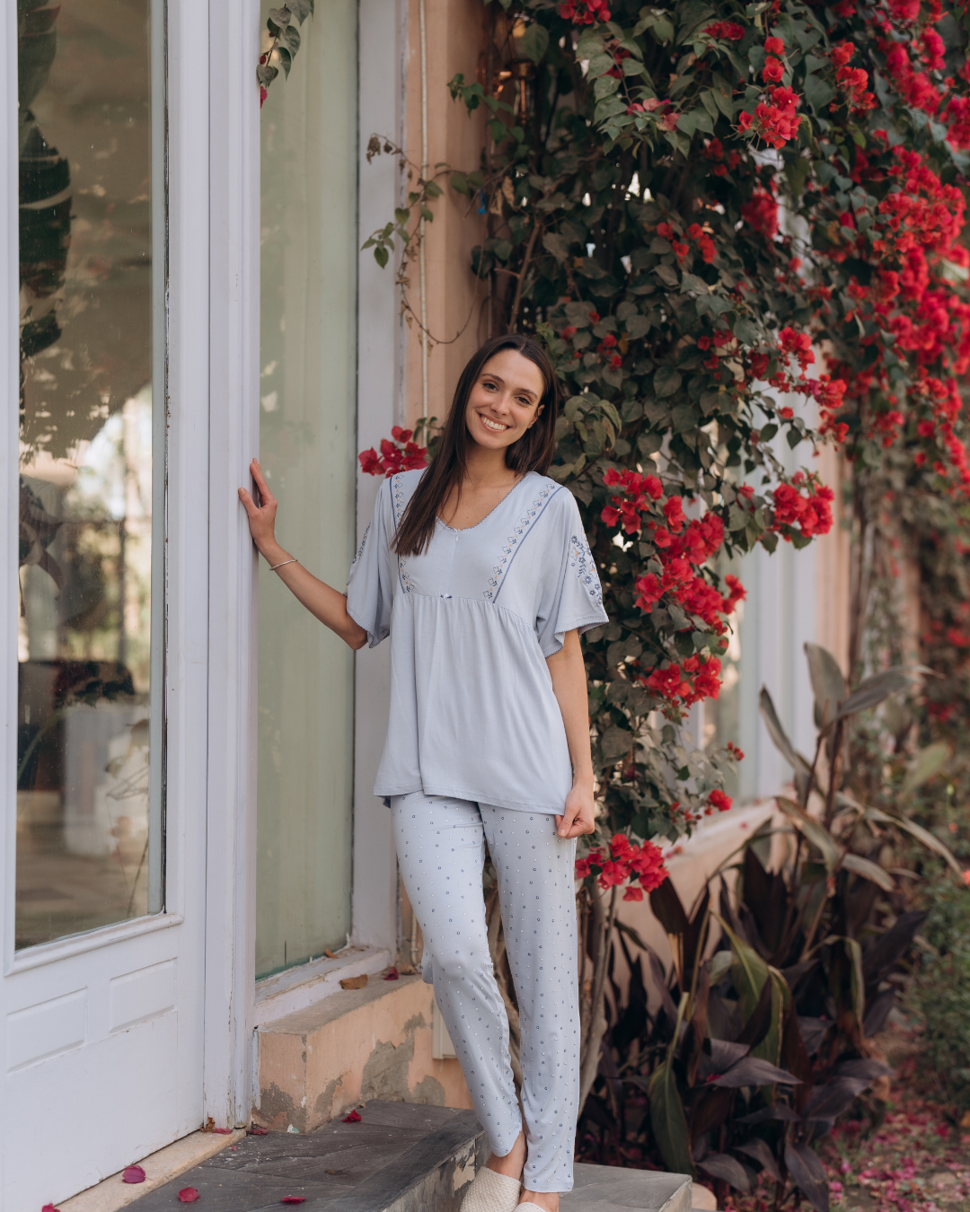 بيجامه حريمي بنطلون طويل منقط تيشرت نص كم فراشه تطريز ورد