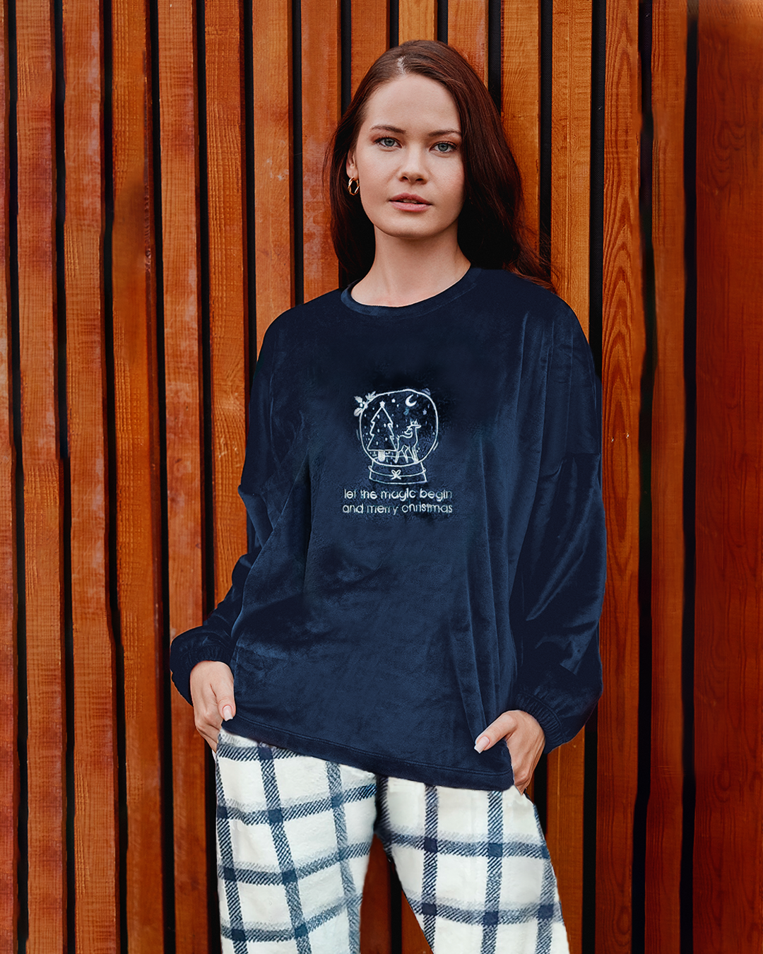 A walk in the woods بيجامه حريمي غزاله وشجره الكريسماس