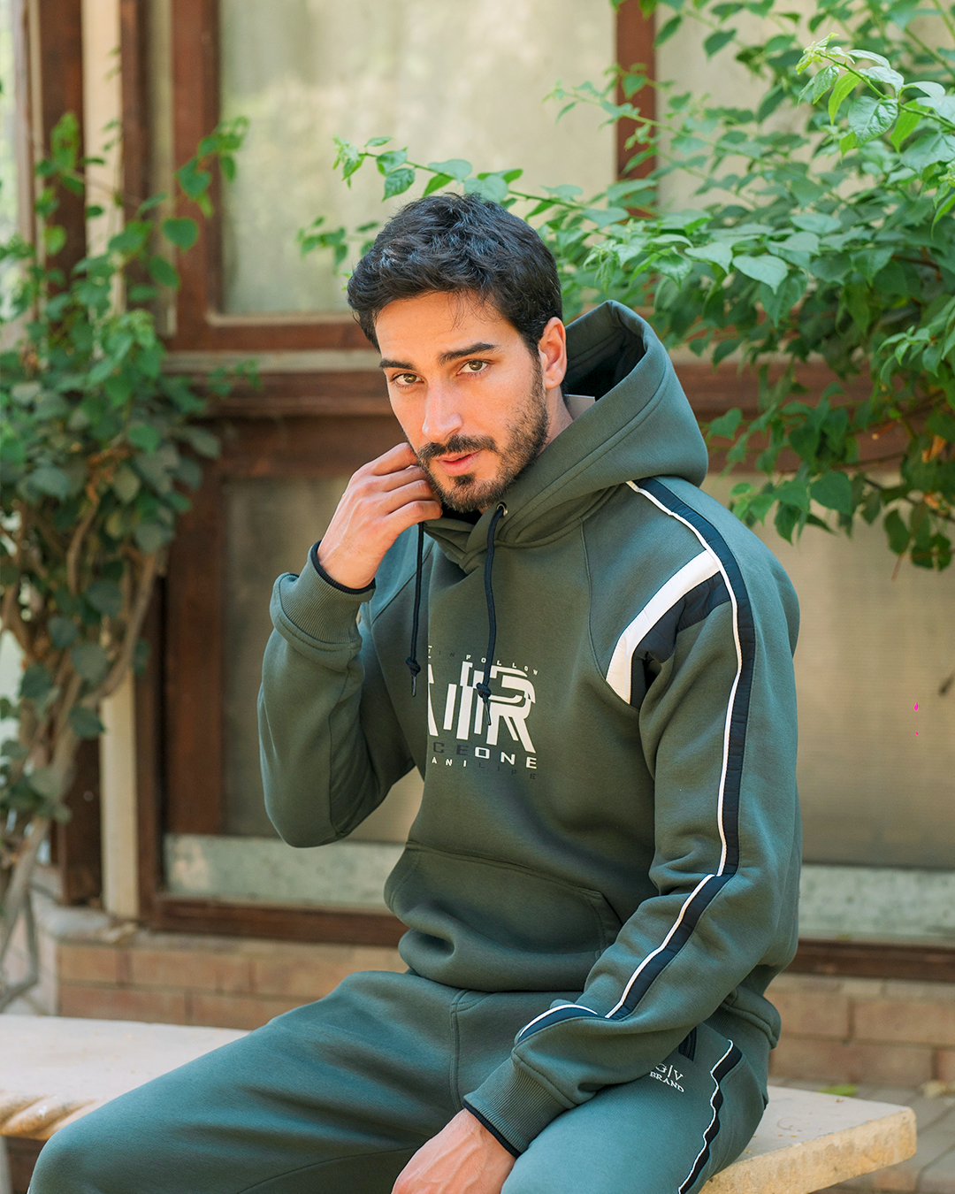 A R stay in follow بيجامه رجالي كابيشو وبجيوب طباعه علي الصدر