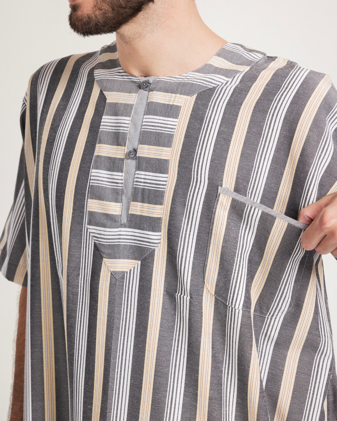 عبايه رجالي نص كم مقلمة