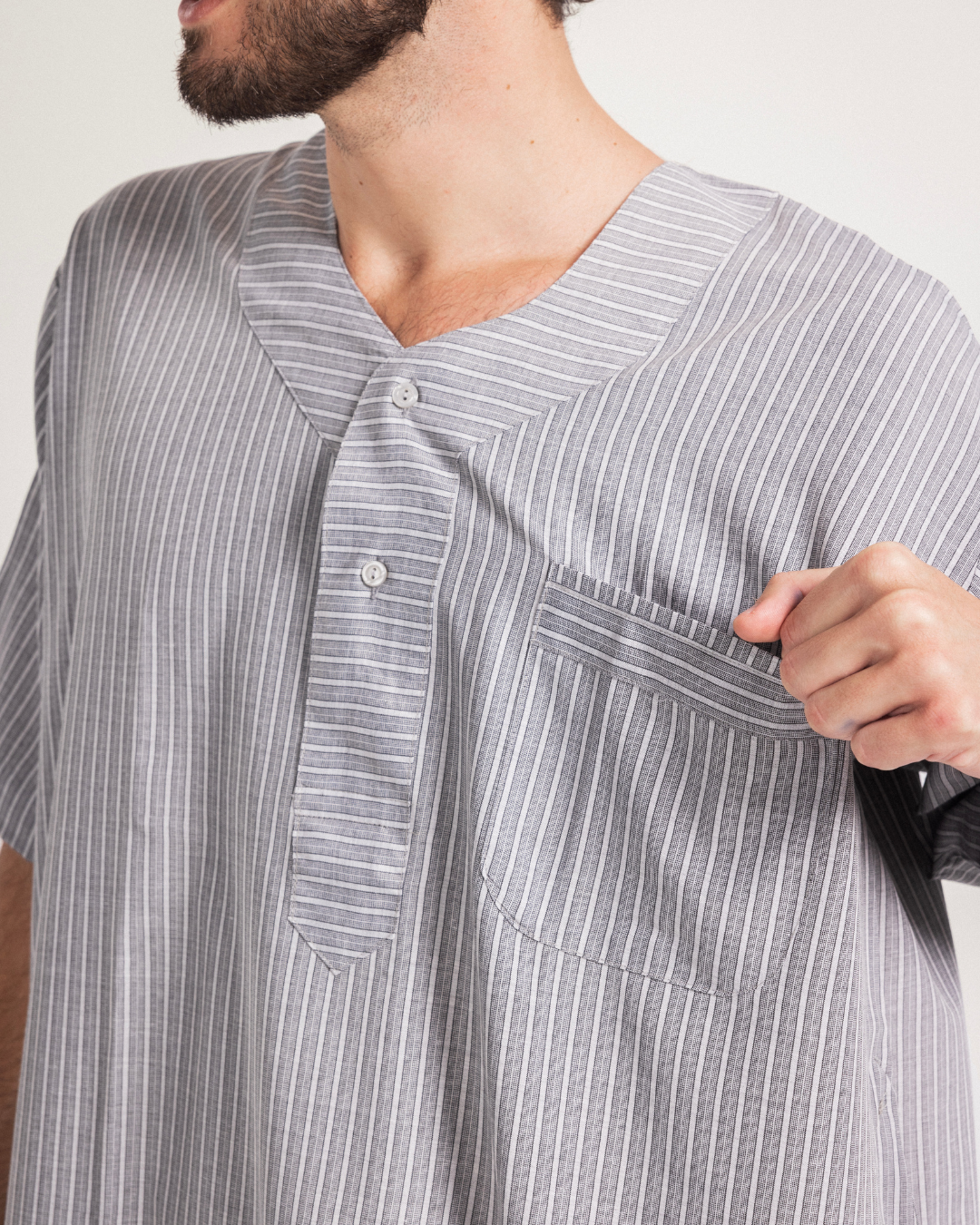 عبايه رجالي نص كم مقلمة