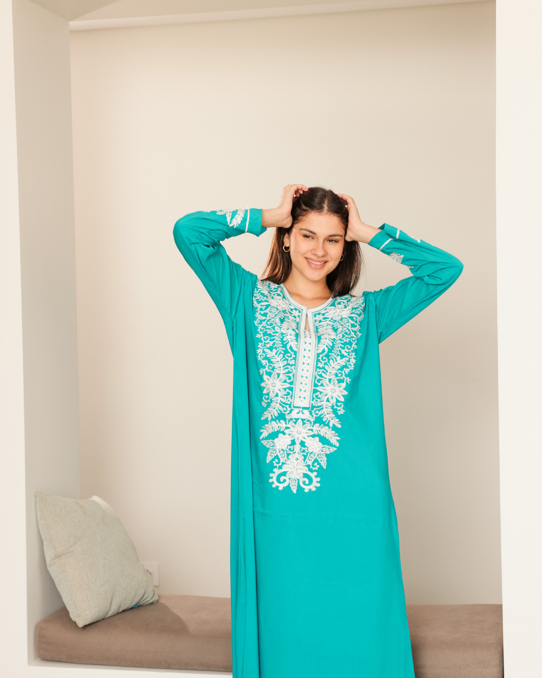 11 قميص داكرون سادة مطرز بكم