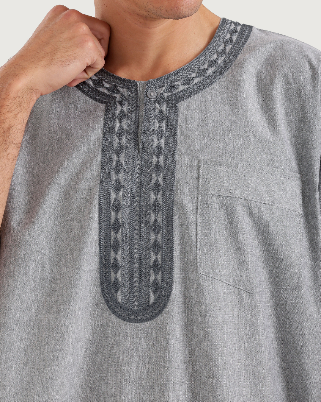 عباية رجالي نص كم سادة مطرزة