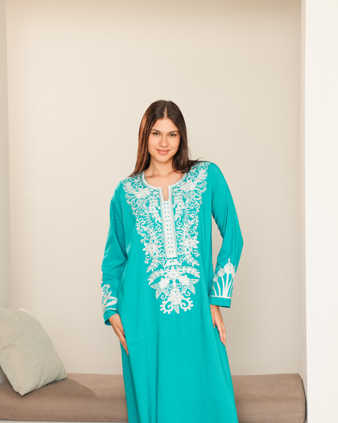 11 قميص داكرون سادة مطرز بكم