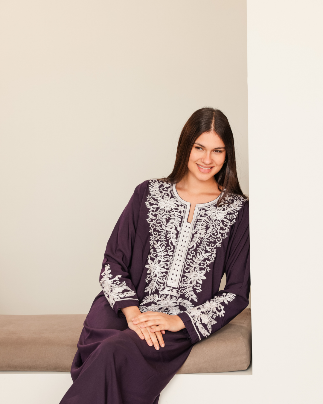 11 قميص داكرون سادة مطرز بكم