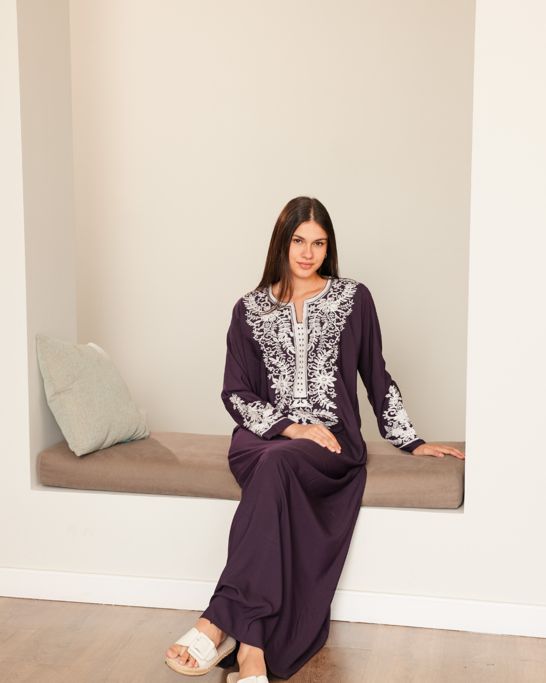 11 قميص داكرون سادة مطرز بكم