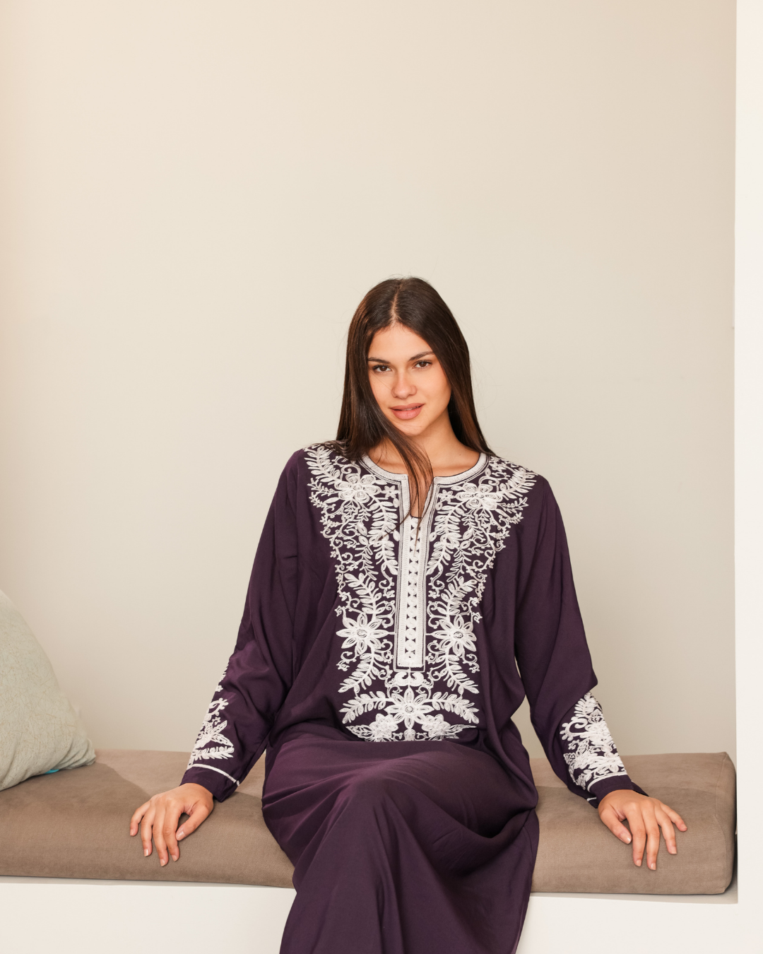 11 قميص داكرون سادة مطرز بكم