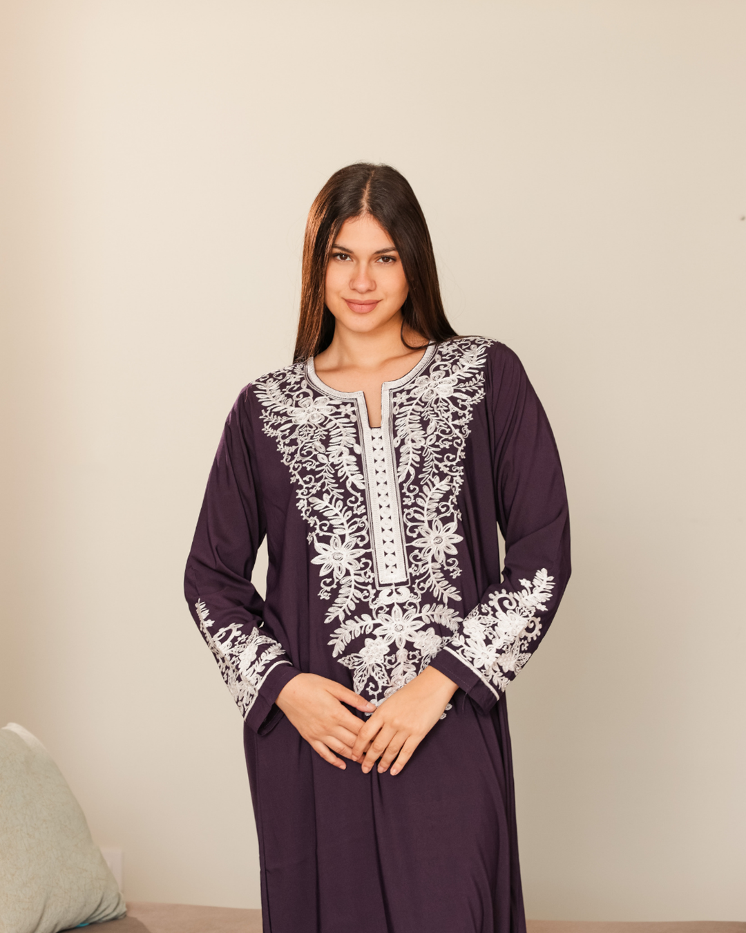 11 قميص داكرون سادة مطرز بكم