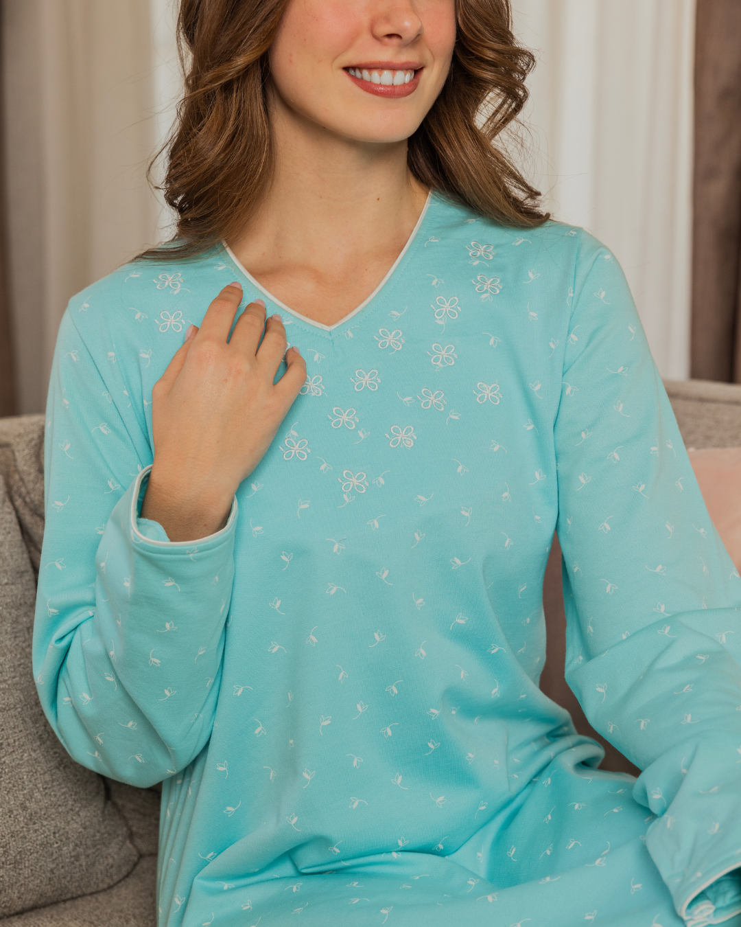 قميص حريمي مطبوع بكم برقبة رواند ومرد بزراير