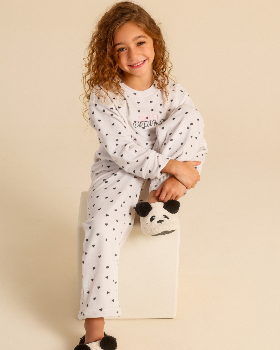 Girls' pajamas with a heart print