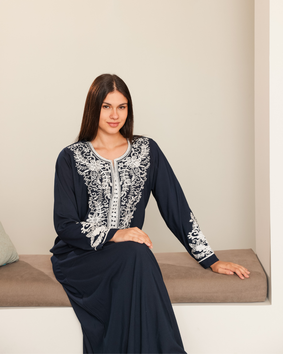 11 قميص داكرون سادة مطرز بكم