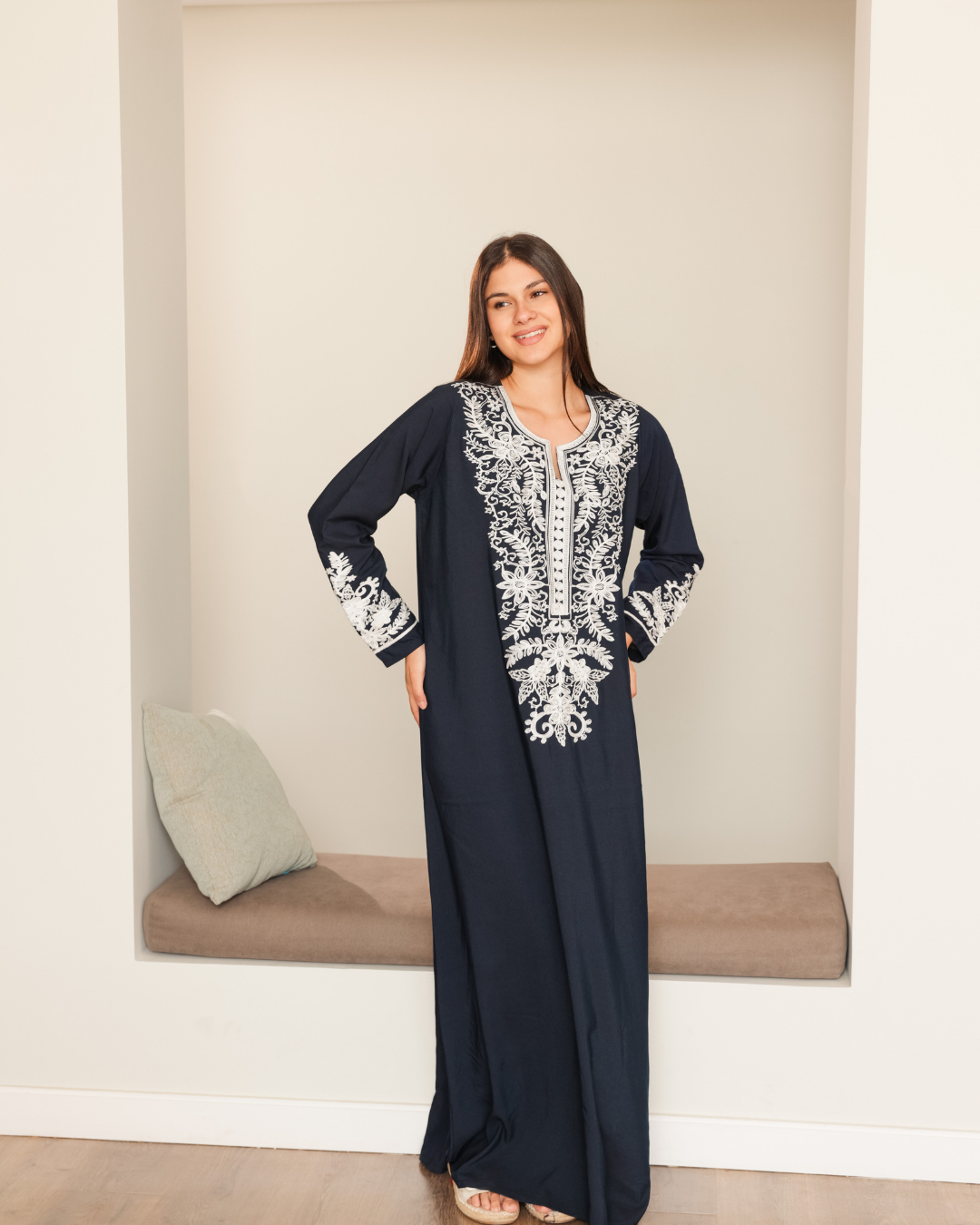 11 قميص داكرون سادة مطرز بكم