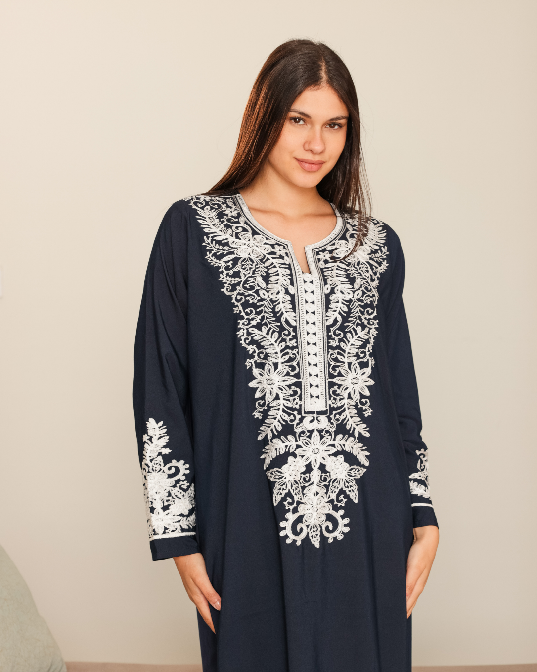 11 قميص داكرون سادة مطرز بكم