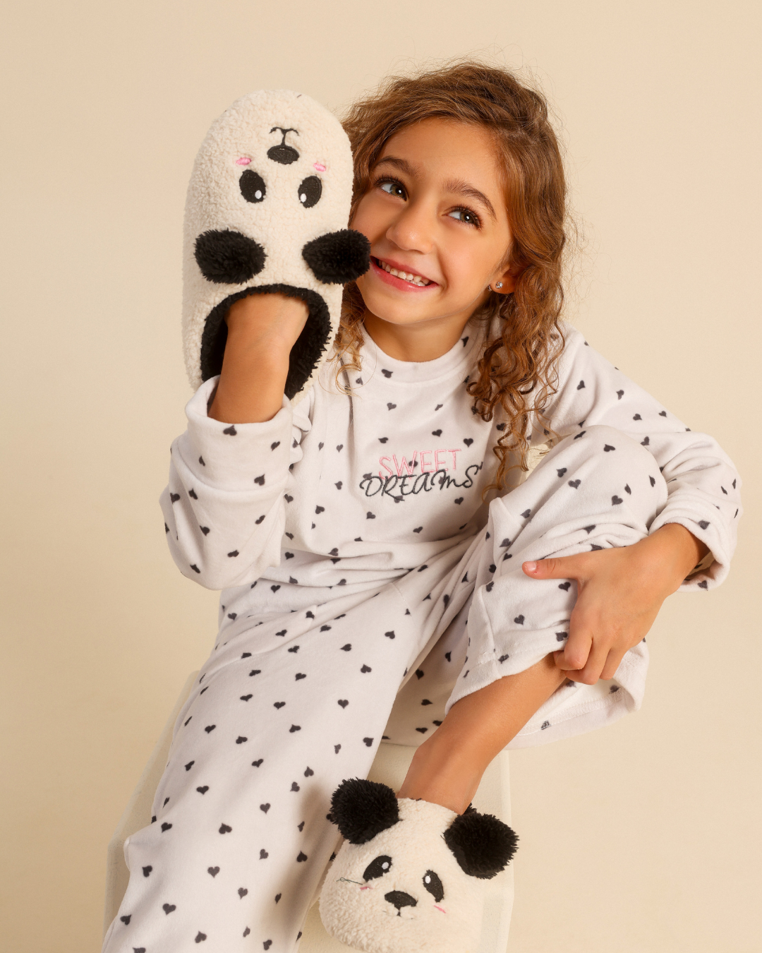 Girls' pajamas with a heart print