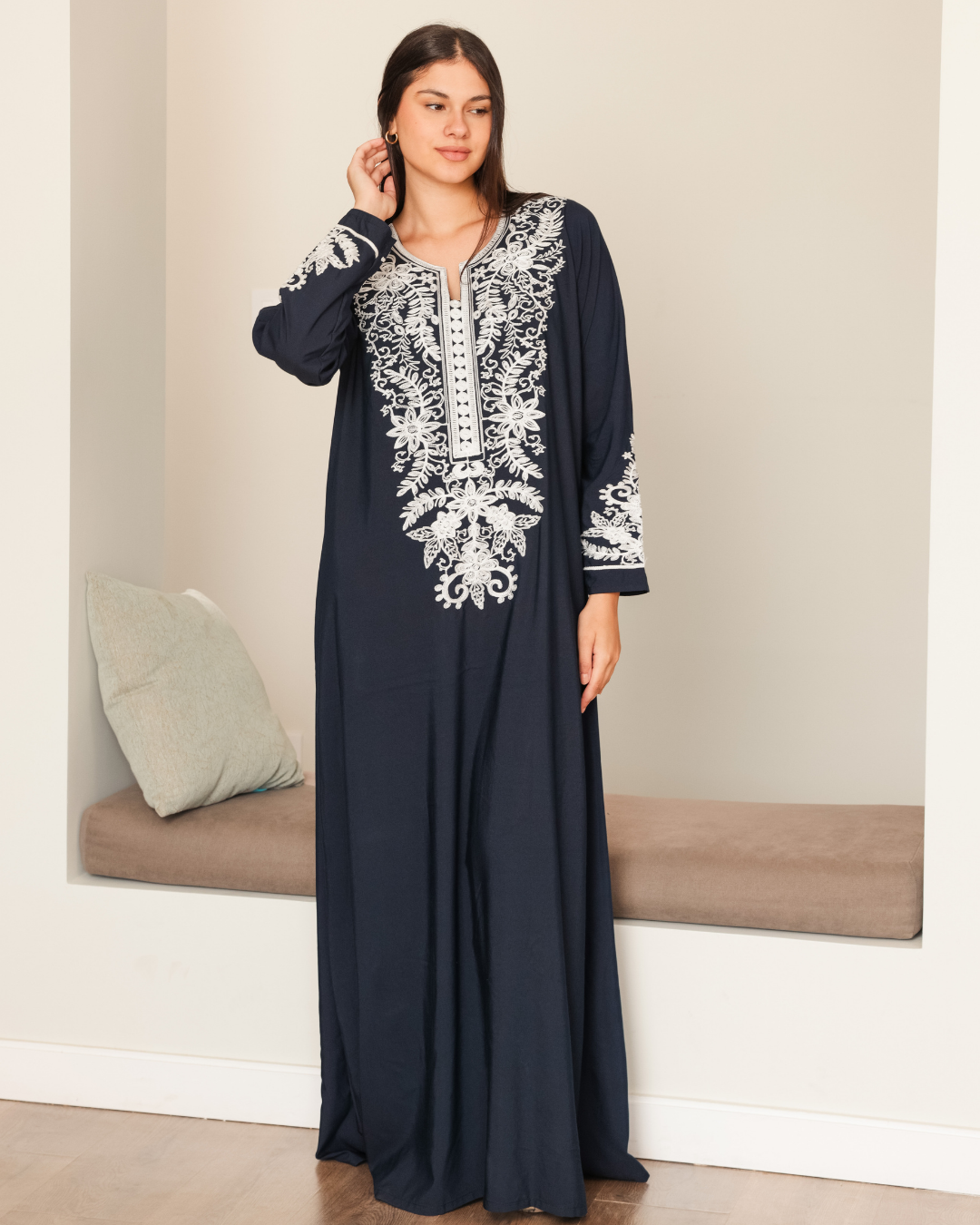 11 قميص داكرون سادة مطرز بكم