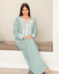 11 قميص داكرون سادة مطرز بكم