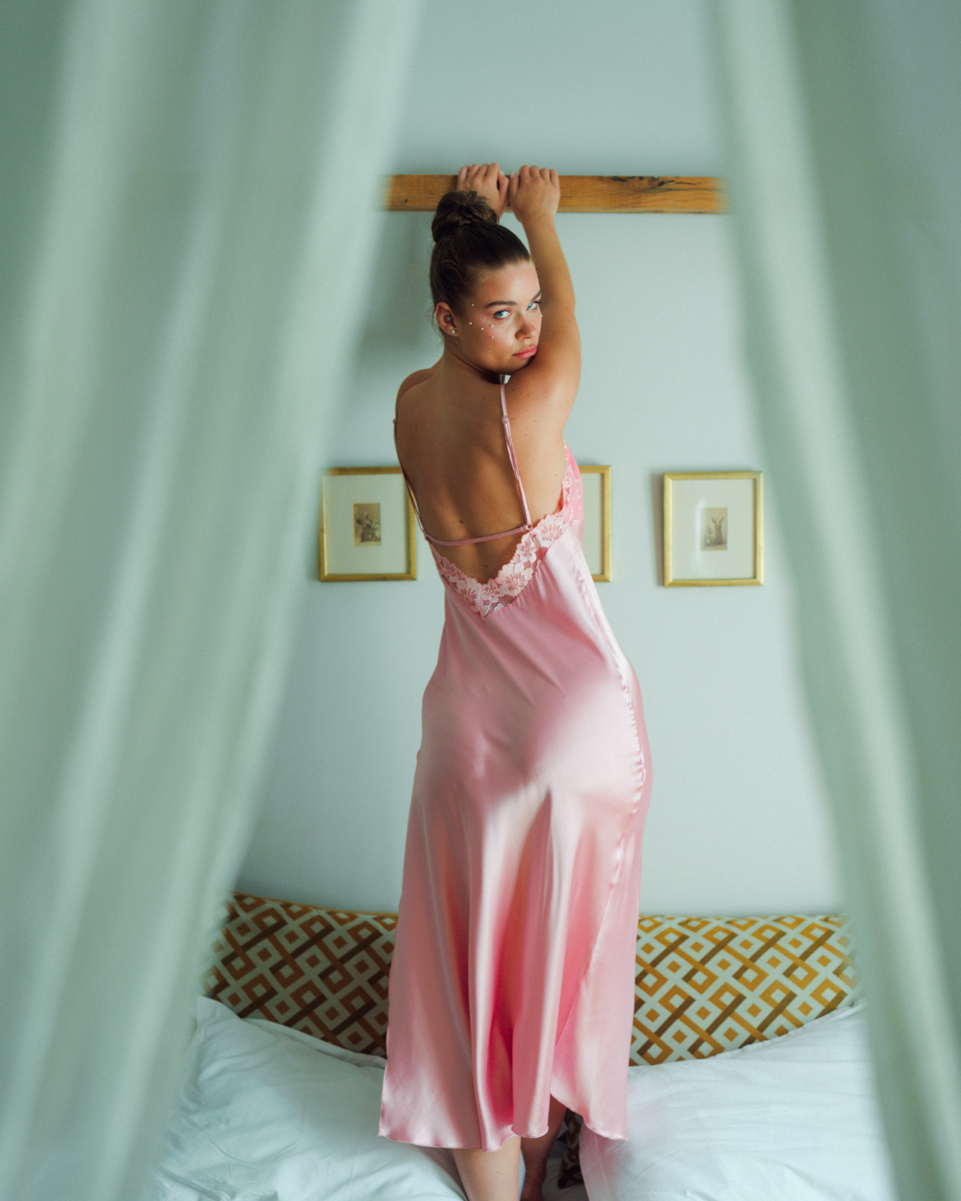 قميص حريمي ساتان بدانتل