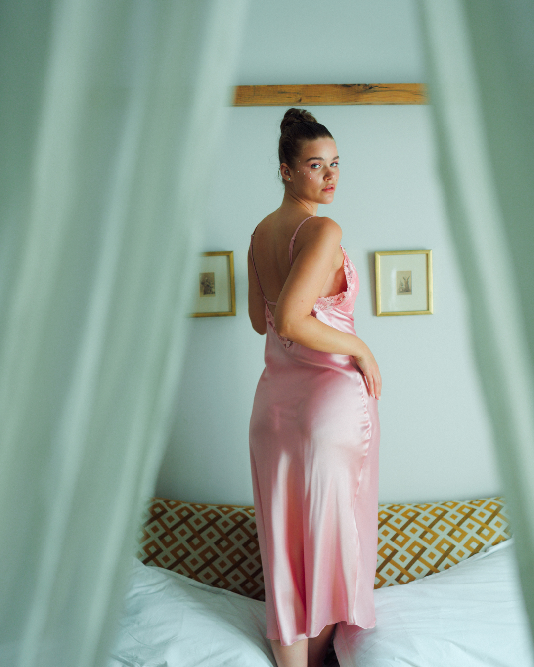 قميص حريمي ساتان بدانتل