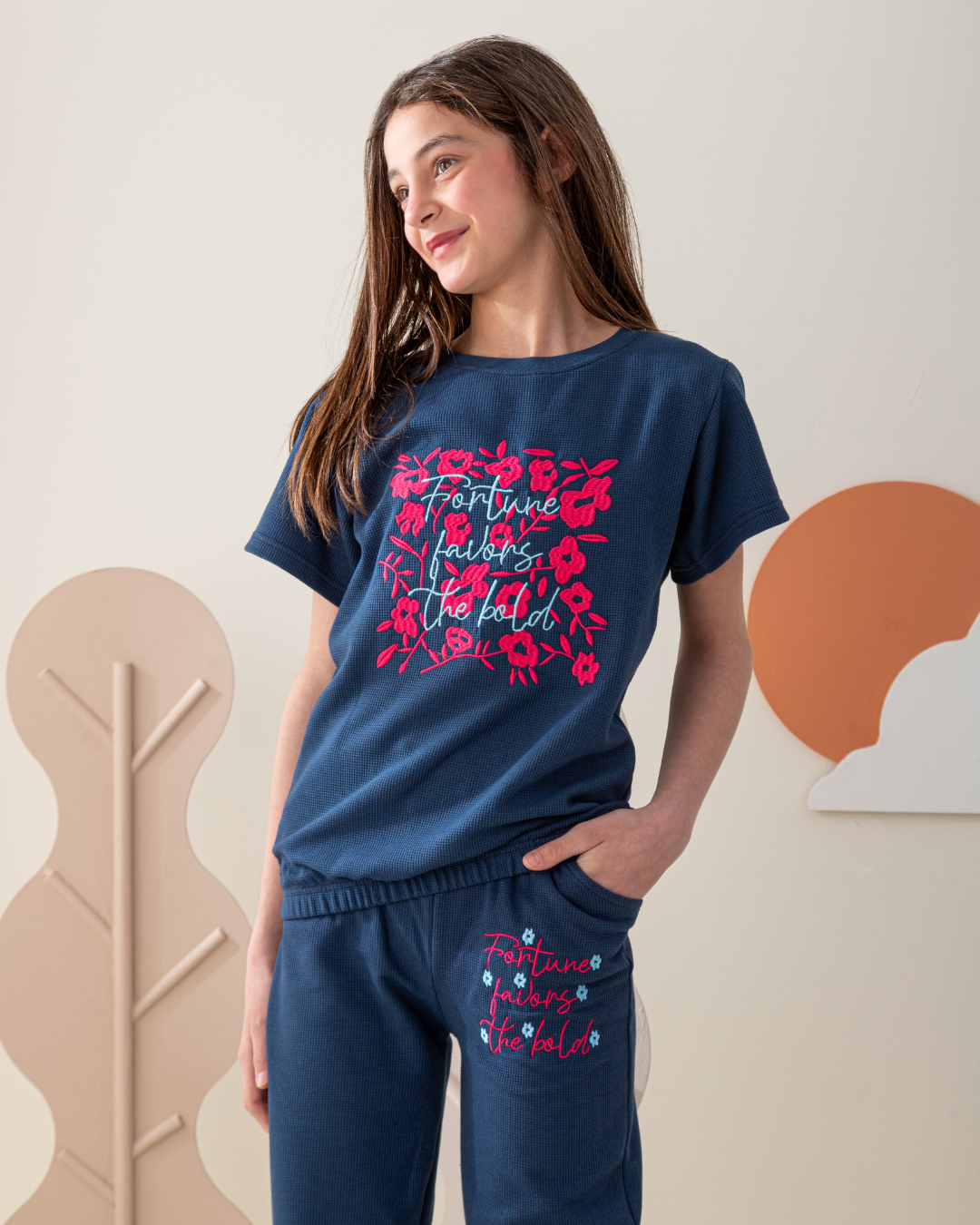 embroidery بيجاما بناتي تيشرت و بنطلون