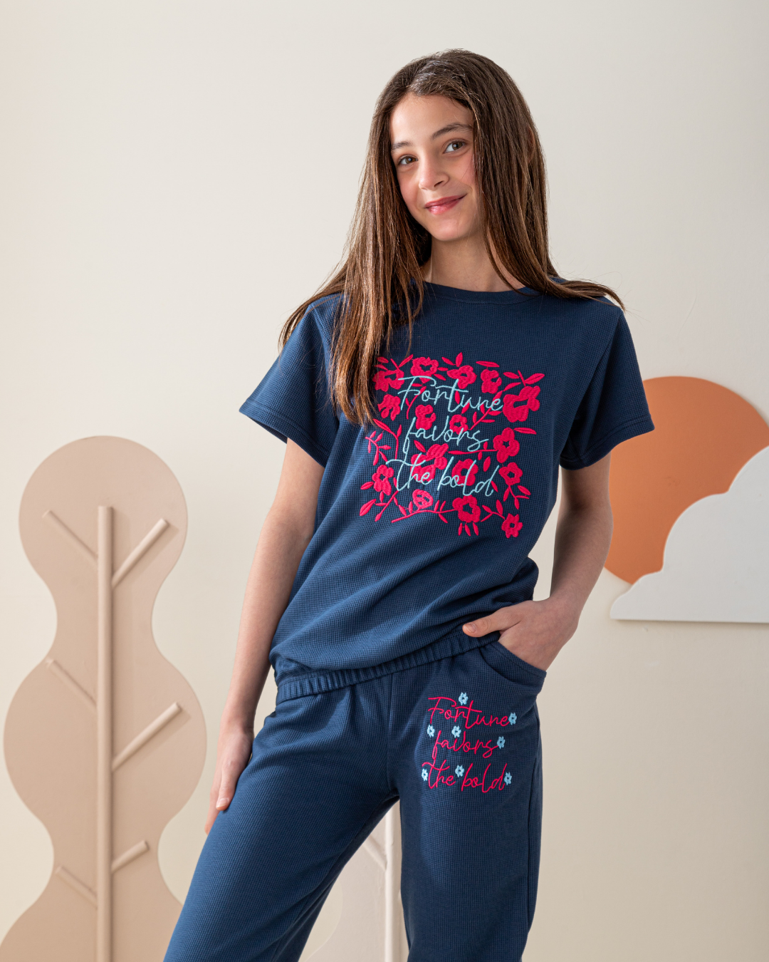 embroidery بيجاما بناتي تيشرت و بنطلون