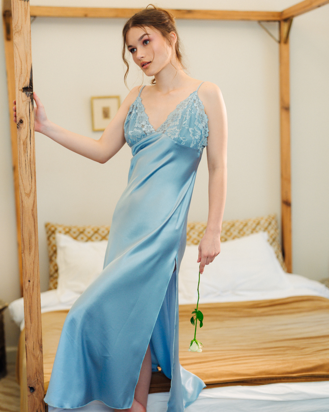 قميص حريمي ساتان بدانتل