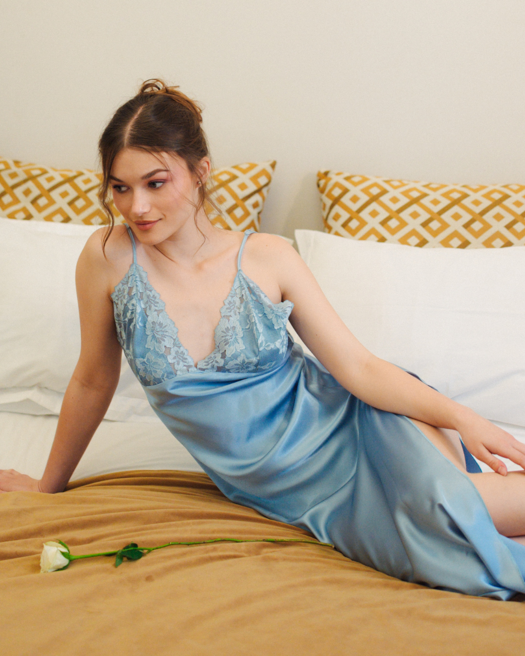 قميص حريمي ساتان بدانتل