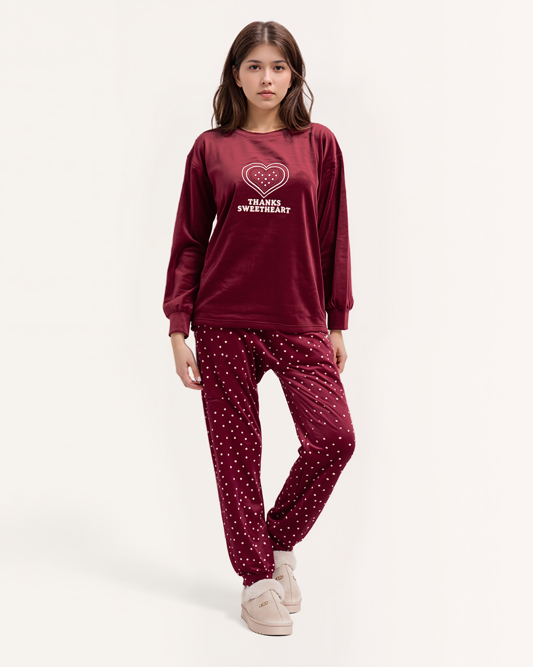 La Broderie de Pyjamas Heidi Est Persemée