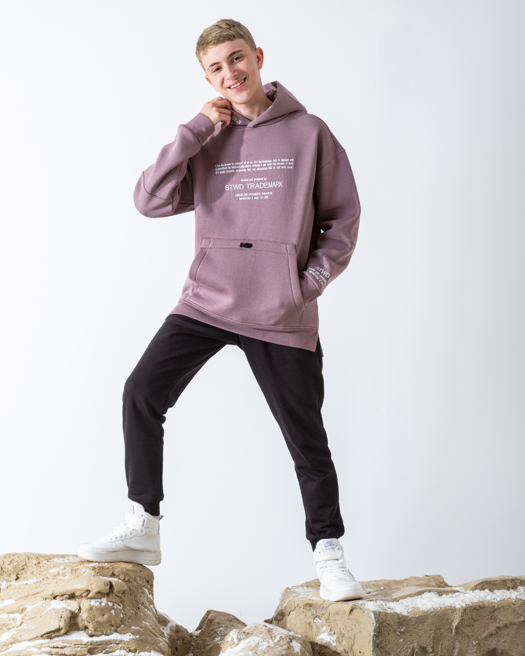 Oversize boys pajamas with confusing embroidery