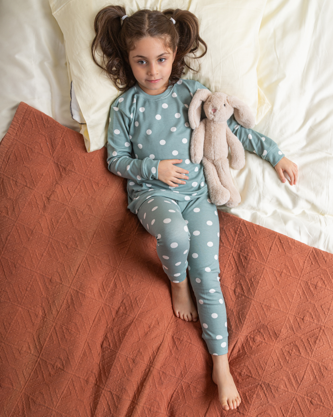 طقم تدفئة بناتي مطبوع منقط