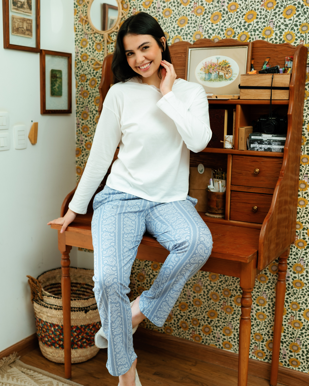 بيجاما حريمي بكم و بنطلون مطبوع اشكال هندسيه