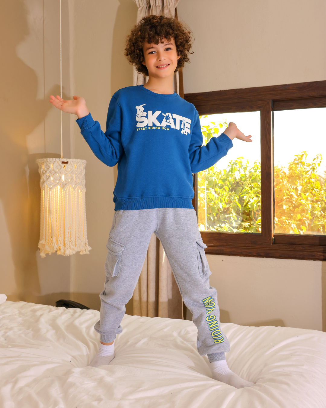 Skate boys' pajamas, waitress