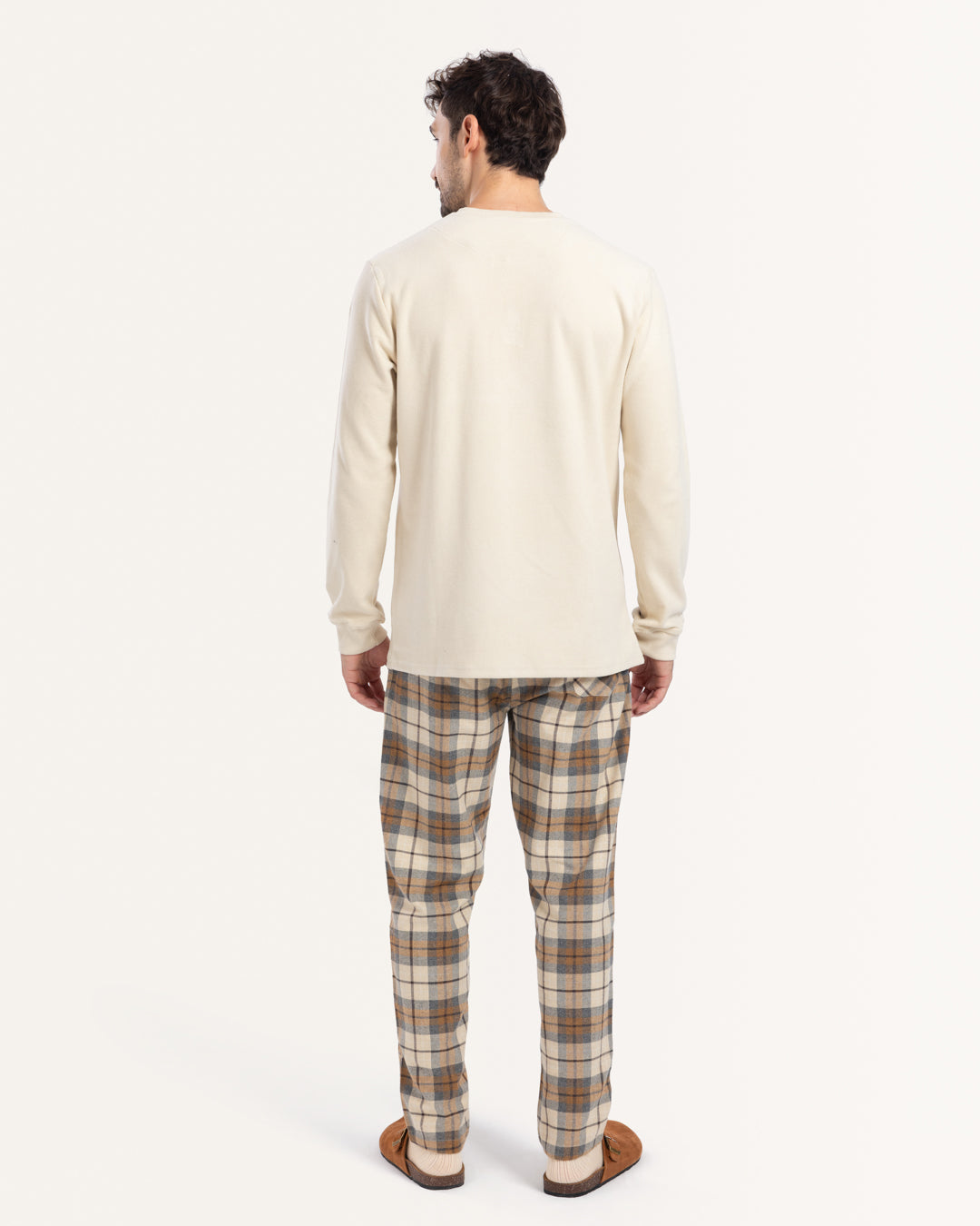 بيجاما بنطلون كاروهات كن مختلف