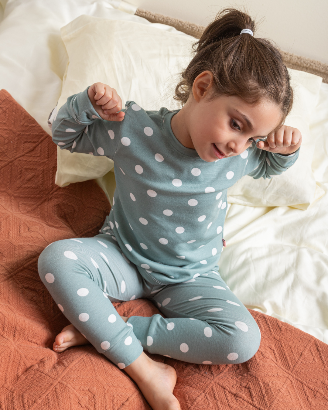 طقم تدفئة بناتي مطبوع منقط