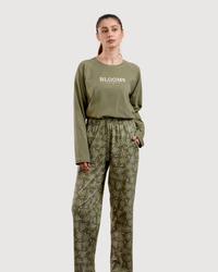 Women's pajamas with floral trouser sleeves