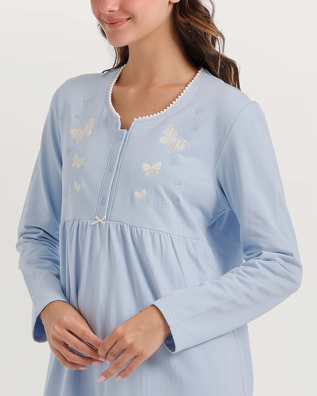 High-waisted nightgown with butterfly embroidery