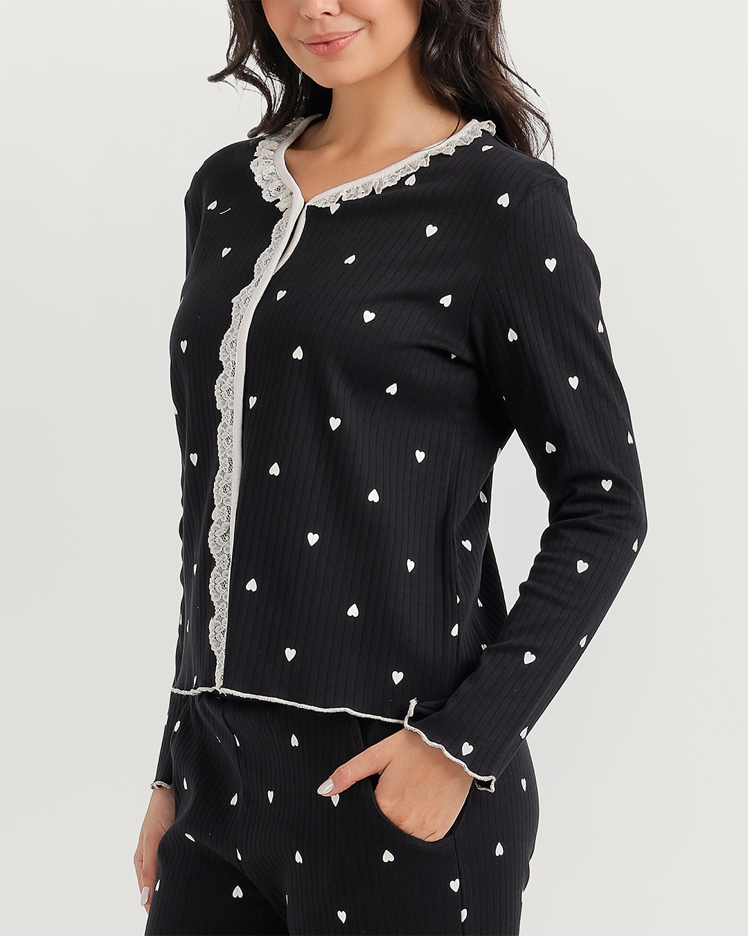 Women's pajamas with lace-up boutons