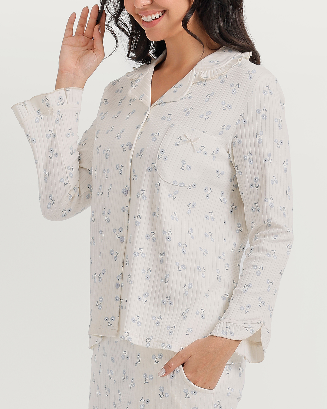Women's pajamas with boutons printed on fleurs