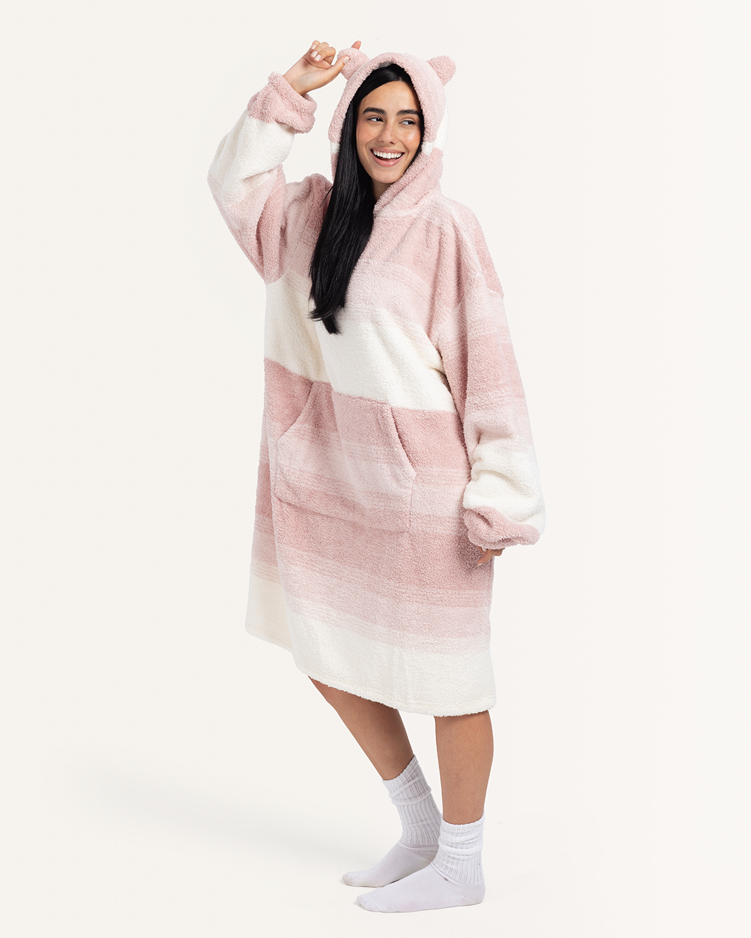 بطانيه باكمام و كابيشوه القطه الصغيره