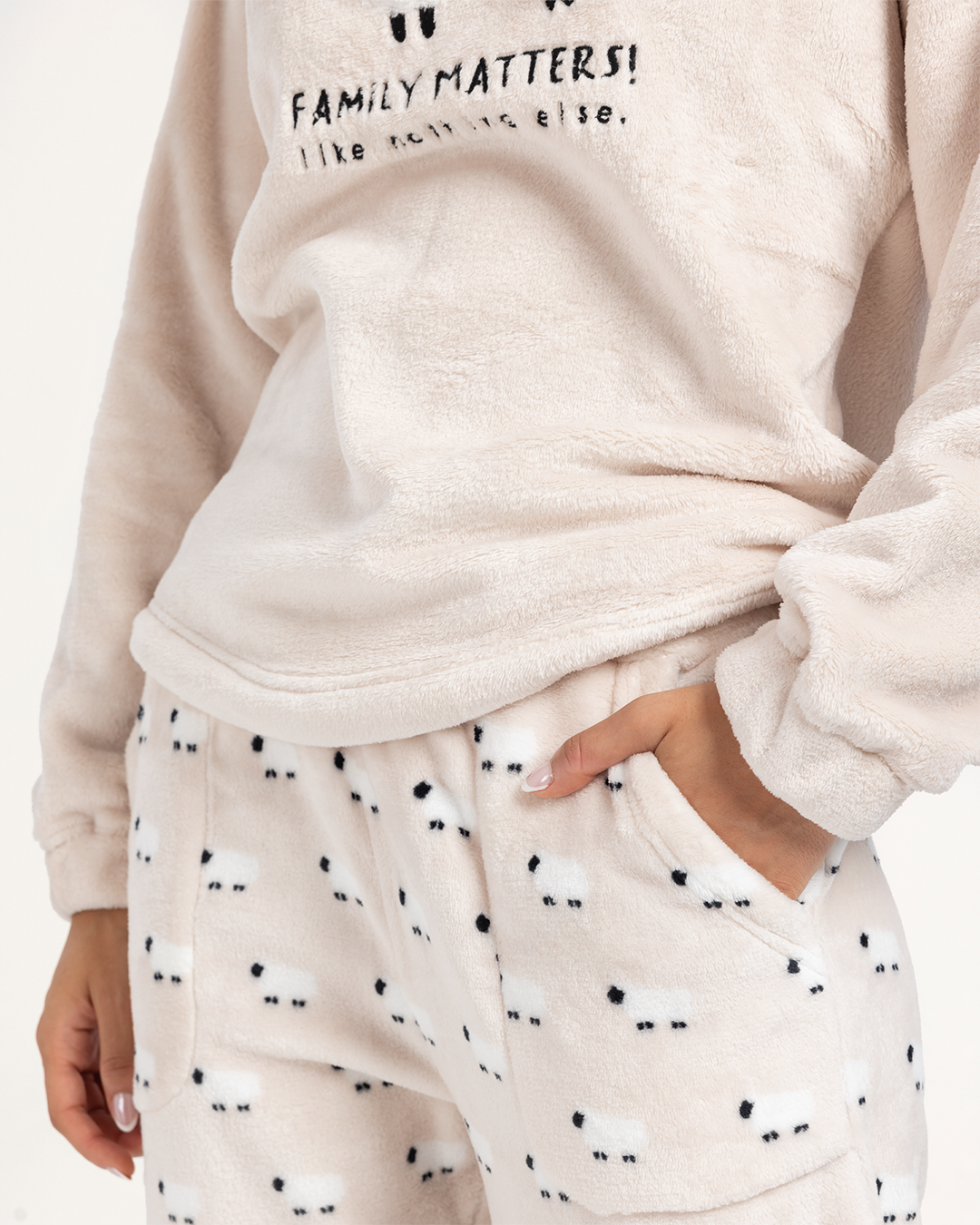 بيجاما بولار العائله