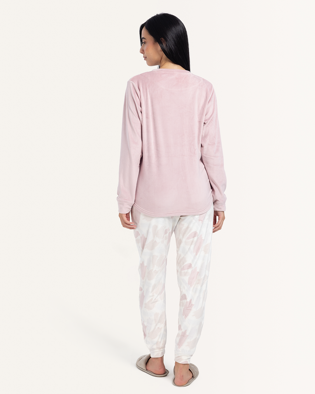 بيجاما بنطلون و توب كم طويل اصدقاء الشتاء