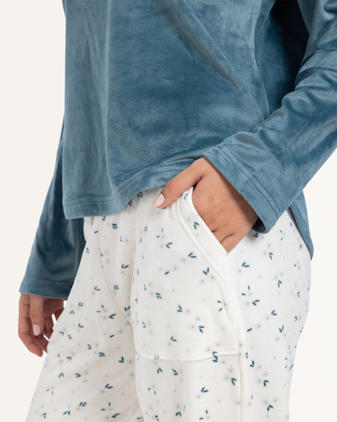 بيجاما قطيفه اوراق شجر رقيقه