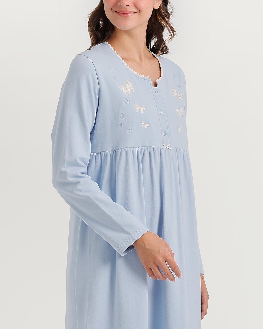 High-waisted nightgown with butterfly embroidery